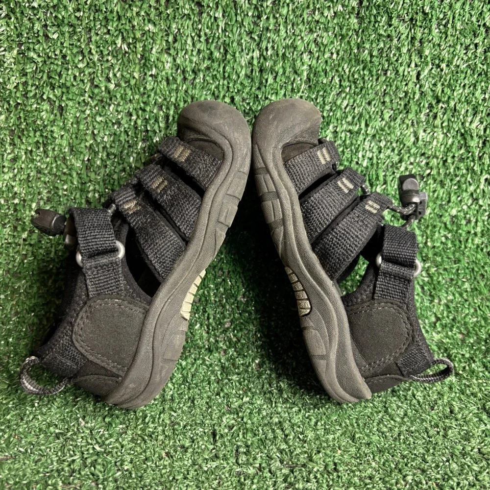 KEEN Newport H2 Waterproof Washable Outdoor Adventure Sandal Black Child Size 8
